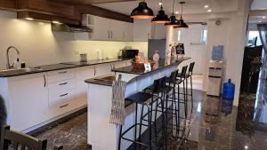 Unique Penthouse Suite, Resort Pool, Karaoke, PS4