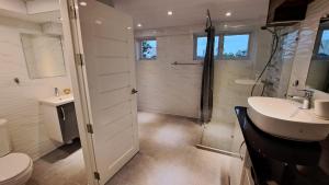 Unique Penthouse Suite, Resort Pool, Karaoke, PS4