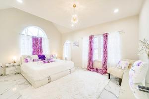 Hike, Sip and Ski Spacious Poconos Home