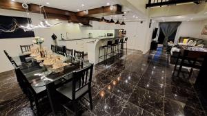 Unique Penthouse Suite, Resort Pool, Karaoke, PS4