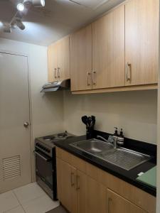 Palms Paradise with the best view of BGC plus Netflix