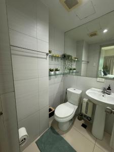 Palms Paradise with the best view of BGC plus Netflix