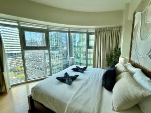 Palms Paradise with the best view of BGC plus Netflix