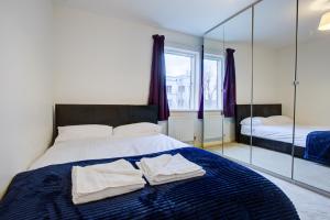 2 BR Flat Near Westfield, Hospital, Stadium & Uni