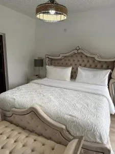 5 Bedroom Royal Stay - Half Way Tree