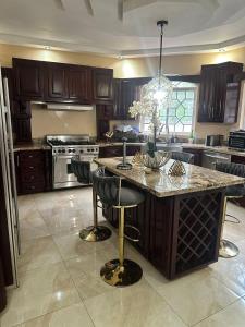 5 Bedroom Royal Stay