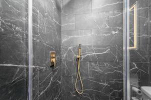 Modern & Spacious 1BR Haven near Galleria