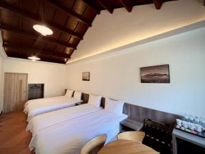 Phòng Tiêu chuẩn 4 người (Standard Quadruple Room)