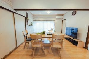 ZEN Kokufudai, 30 minutes to Disneyland , 4-minute walk from the nearest station ,Entire building!5 bedrooms, maximum 10 guests