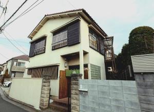 ZEN Kokufudai, 30 minutes to Disneyland , 4-minute walk from the nearest station ,Entire building!5 bedrooms, maximum 10 guests