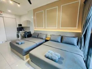 Sky Trees 22-A 4pax, Bukit Indah, Aeon, Legoland, Netflix - Lima Kedai