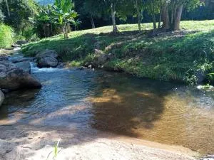 Casa com cachoeira privativa - Canelinha