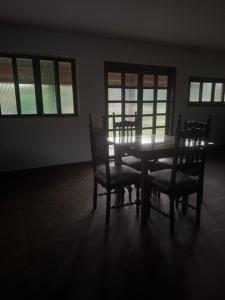 Casa com cachoeira privativa