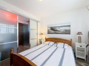 Maisons de vacances Villa a 150m de la plage avec piscine et WiFi gratuit - FR-1-361-8 : photos des chambres