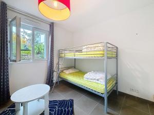 Maisons de vacances Villa a 150m de la plage avec piscine et WiFi gratuit - FR-1-361-8 : photos des chambres