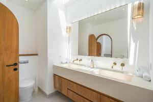 Villa Blanca Bingin, New Private 1BR Villa in Bingin - Bali Escape