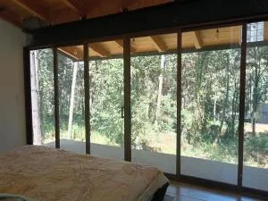 La casa del bosque, cuartos amueblados con vistas increíbles - El Grande