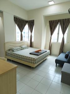 E-Tiara Apt King Size Bed 1-7pax LRT YSW Homes