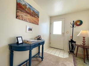 Kanab home with HUGE fenced in backyard-Pets Welcome