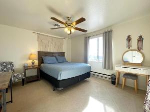 Kanab home with HUGE fenced in backyard-Pets Welcome