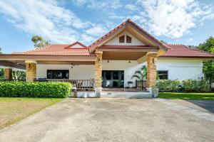 Lantern Villa Private Pool Villa - Ubytování bez kategorie ve městě Ban Klang