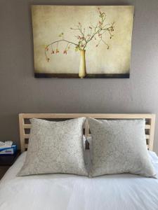 Tokyo Disney Resort 3 minutes by train, along Symbol Road, and plenty of commercial facilities!Free wifi, double bed