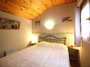 Maisons de vacances Pavillon calme avec jardin clos, animaux admis, parking, a 2 km du centre de La Bourboule - FR-1-415-156 : photos des chambres