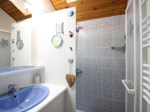 Maisons de vacances Pavillon calme avec jardin clos, animaux admis, parking, a 2 km du centre de La Bourboule - FR-1-415-156 : photos des chambres