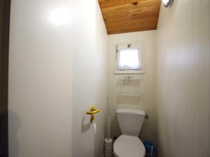 Maisons de vacances Pavillon calme avec jardin clos, animaux admis, parking, a 2 km du centre de La Bourboule - FR-1-415-156 : photos des chambres