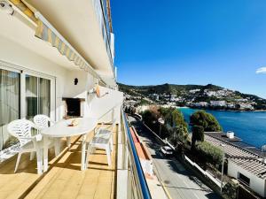 MIRADOR II. Vistas al mar y terraza para 2 en Roses - ES-258-145