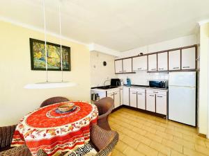 MIRADOR II. Vistas al mar y terraza para 2 en Roses - ES-258-145