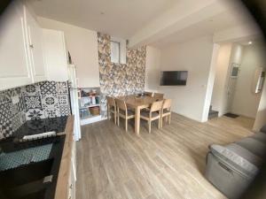 F3 Moderne avec Climatisation et WiFi Proche des Thermes - FR-1-703-205