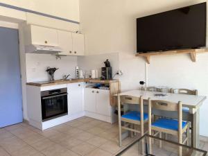Appartements Appartement 2 pieces en duplex avec terrasse et piscine a Balaruc-les-Bains - FR-1-553-301 : photos des chambres