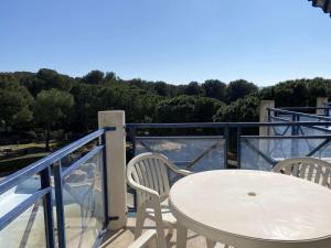 Appartements Appartement 2 pieces en duplex avec terrasse et piscine a Balaruc-les-Bains - FR-1-553-301 : photos des chambres