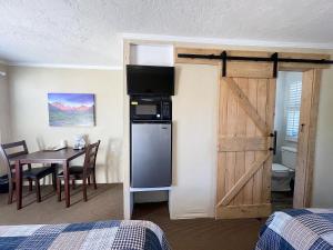 Mt Carmel Motel Room close to Zion National Park