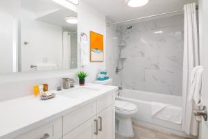 Gorgeous Oean View Penthouse at Waikiki with Parking