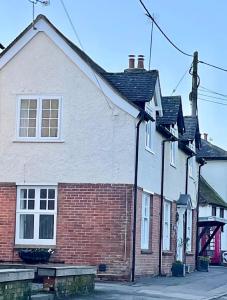 Happy Hinwood House, Hampshire!