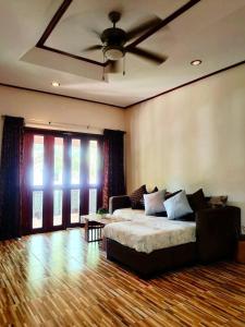 LInks Paradise House