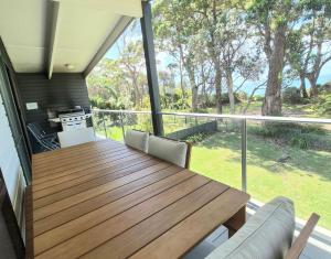 Sabia Beach House 2.0 - Beachfront - Sleeps 6