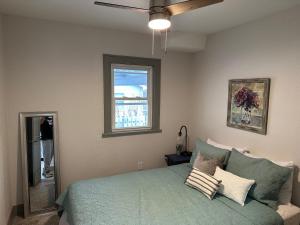 Adorable New West 3 BR 2 BA SMRT TV Coffee