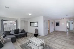 Spacious West Side Home away from Home! - Maize