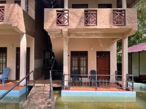 Pelican Lake safari resort