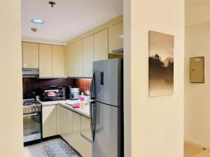 LetStay BGC 14H 2-Bedroom Condo 86-Sqm