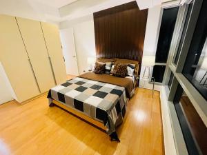 LetStay BGC 14H 2-Bedroom Condo 86-Sqm