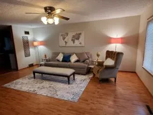 Cute 3BR 3BA Handicap Acc BR and BA WIFI SMART TV - Haysville