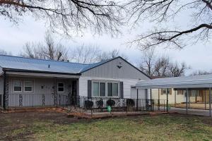 Cute 3BR 3BA Handicap Acc BR and BA WIFI SMART TV - 4hvězdičkové hotely ve městě Wichita