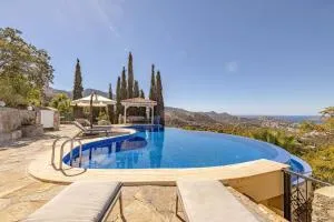 Luxury 2-Storey Villa with Stunning Views Near Yalikavak Marina - Gökçebel