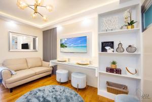 Modern Coastal 2BR Condo Near Airport & Samal