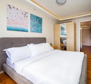 Modern Coastal 2BR Condo Near Airport & Samal