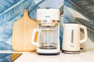 Modern Coastal 2BR Condo Near Airport & Samal